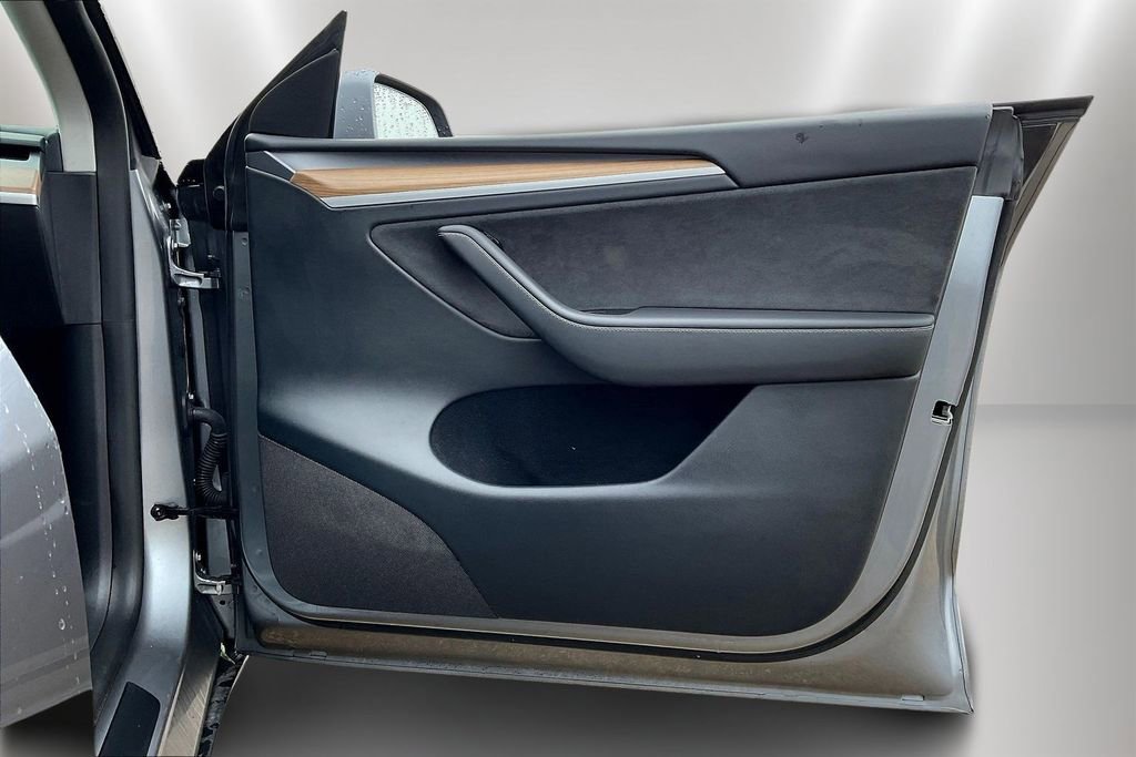 Used 2024 Tesla Model Y Long Range image 27