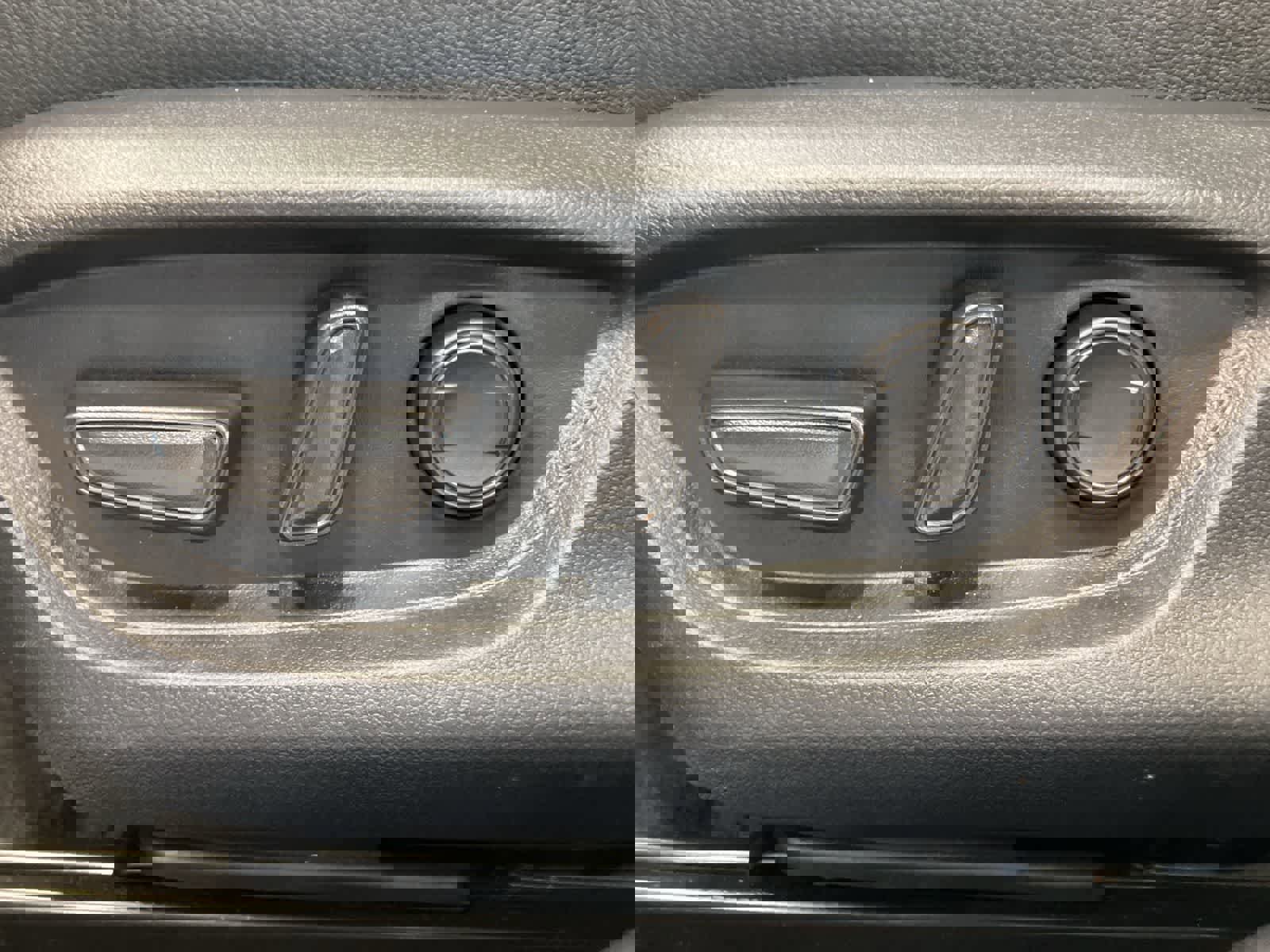 Used 2025 Toyota Camry SE w/ Convenience Package AWD/4WD image 11