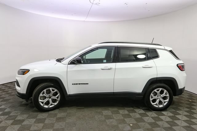 Used 2024 Jeep Compass Latitude AWD/4WD image 6