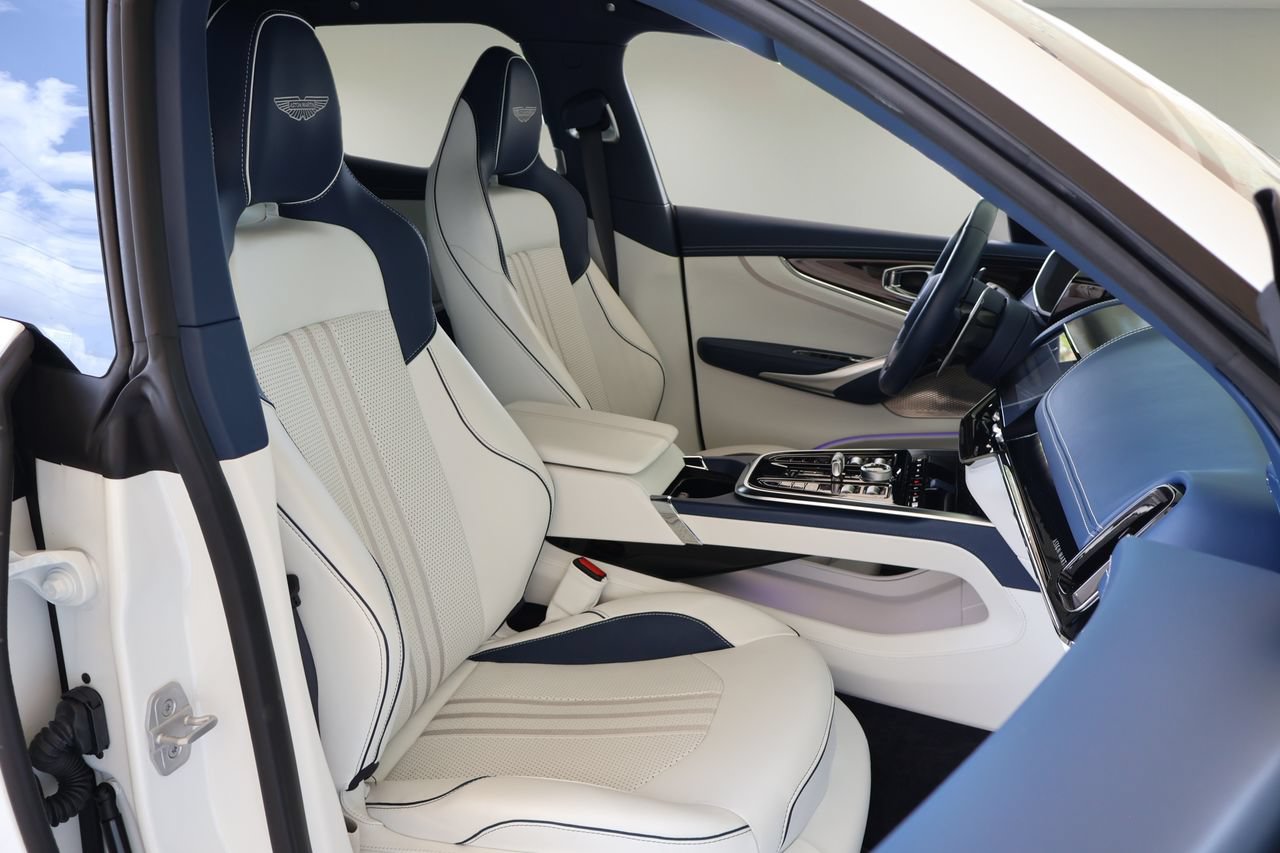 Used 2025 Aston Martin DBX 707 AWD/4WD image 20