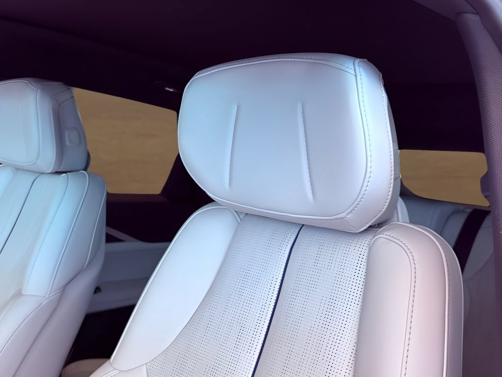 New 2026 Cadillac Lyriq Luxury w/ LPO, Floor Liner Package AWD/4WD image 9