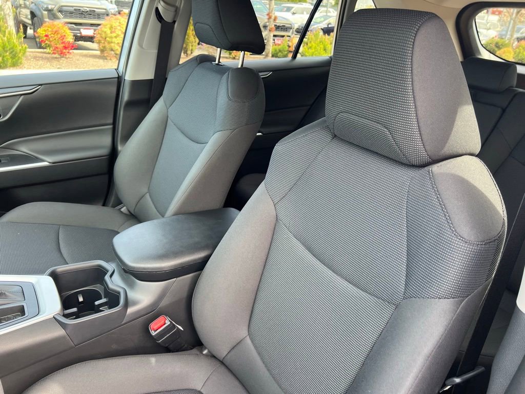 Certified 2025 Toyota RAV4 LE AWD/4WD image 15