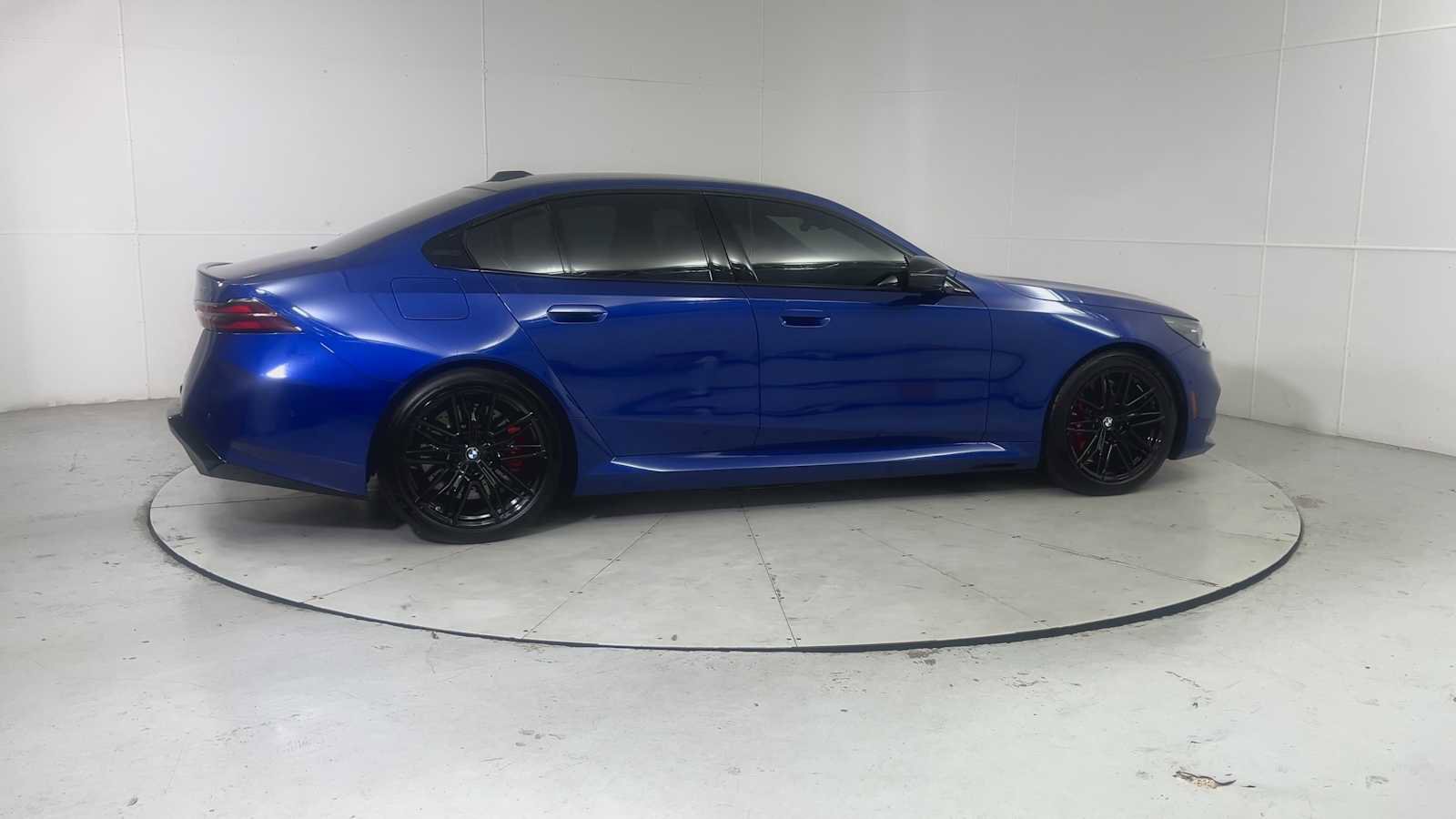 Used 2026 BMW M5 w/ Executive Package image 9