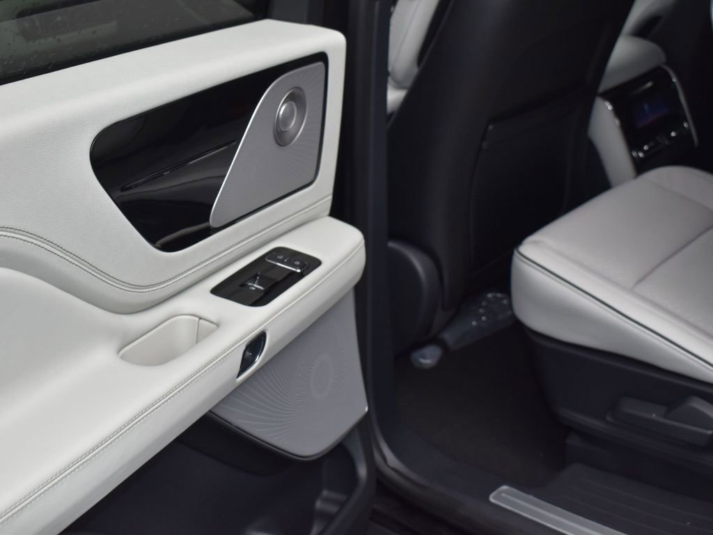 New 2026 Lincoln Aviator Black Label w/ Dynamic Handling Package image 12