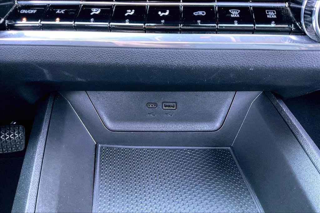 Used 2025 Chevrolet Equinox LT w/ Convenience Package II image 31