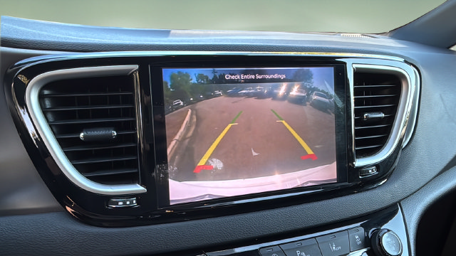 Used 2025 Chrysler Pacifica Select FWD image 26