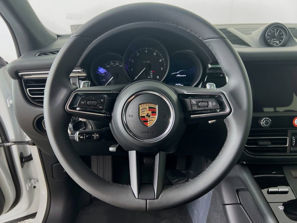 Certified 2026 Porsche Macan AWD/4WD image 12
