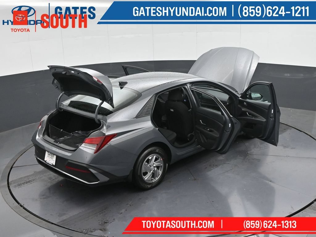 Used 2025 Hyundai Elantra SE FWD image 47
