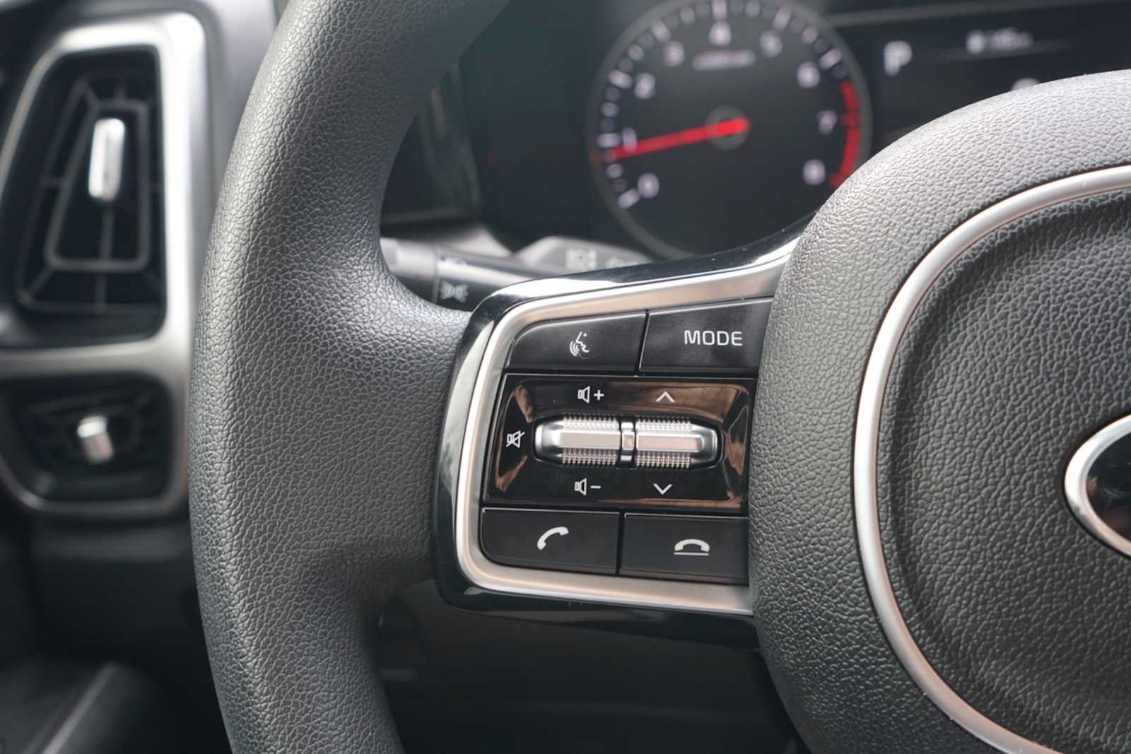 Certified 2021 Kia Sorento LX FWD image 14