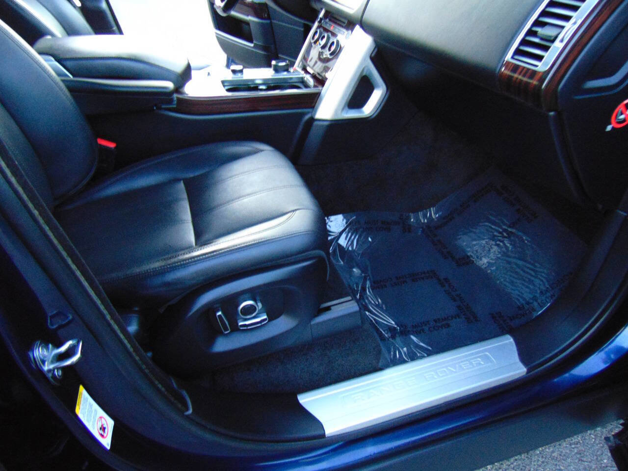 Used 2017 Land Rover Range Rover HSE image 12