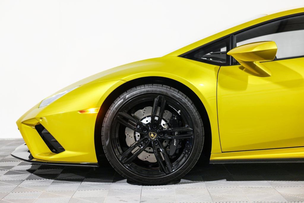 Used 2020 Lamborghini Huracan EVO image 13