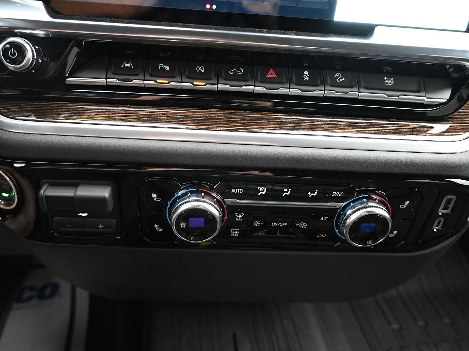 New 2026 GMC Sierra 1500 SLE image 14