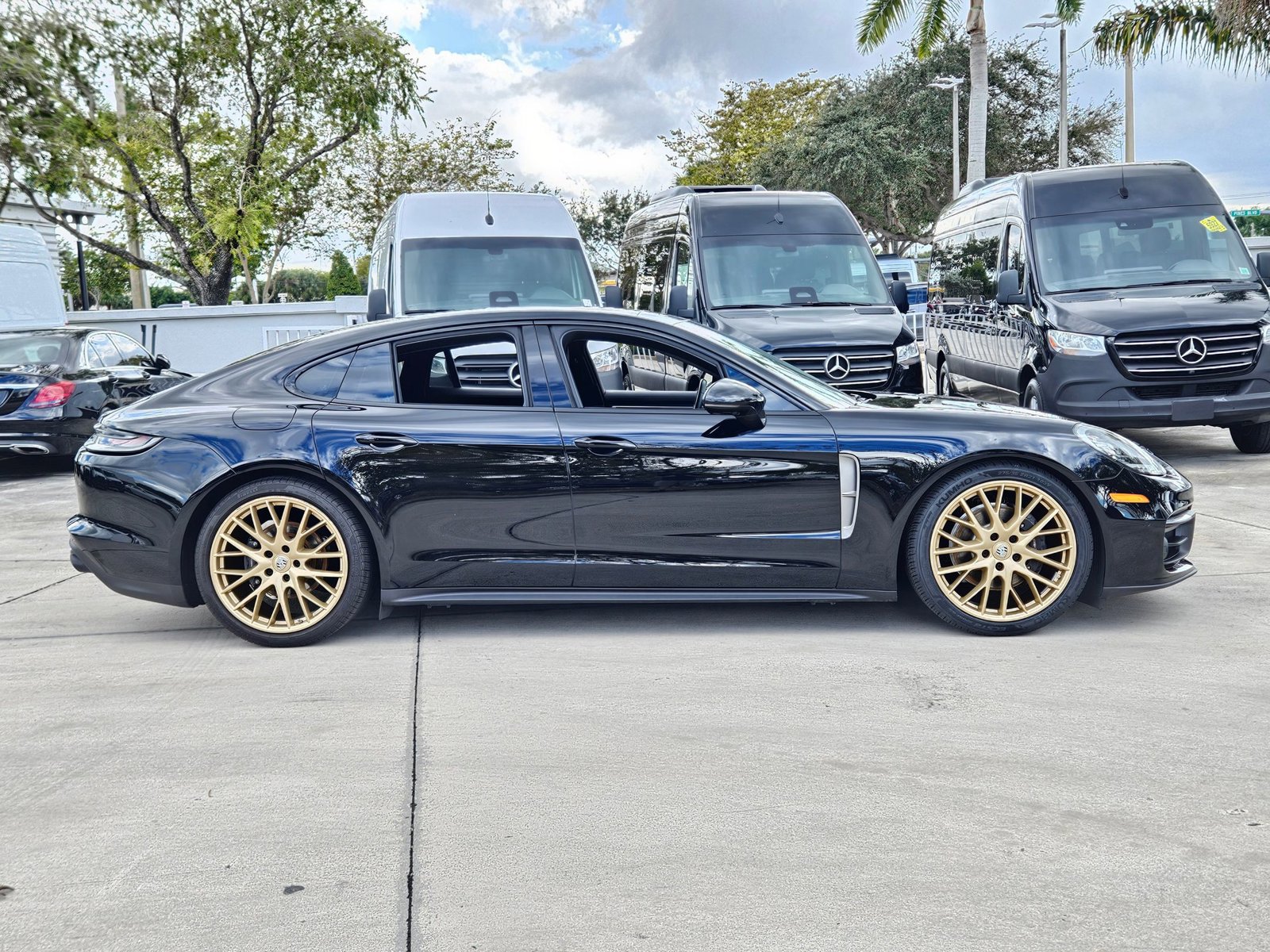 Used 2023 Porsche Panamera Platinum Edition image 8