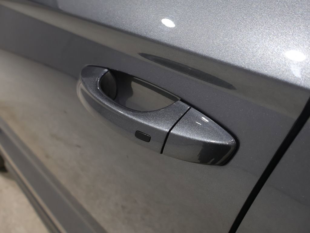 Used 2023 Volkswagen Taos SE w/ Panoramic Sunroof Package image 10