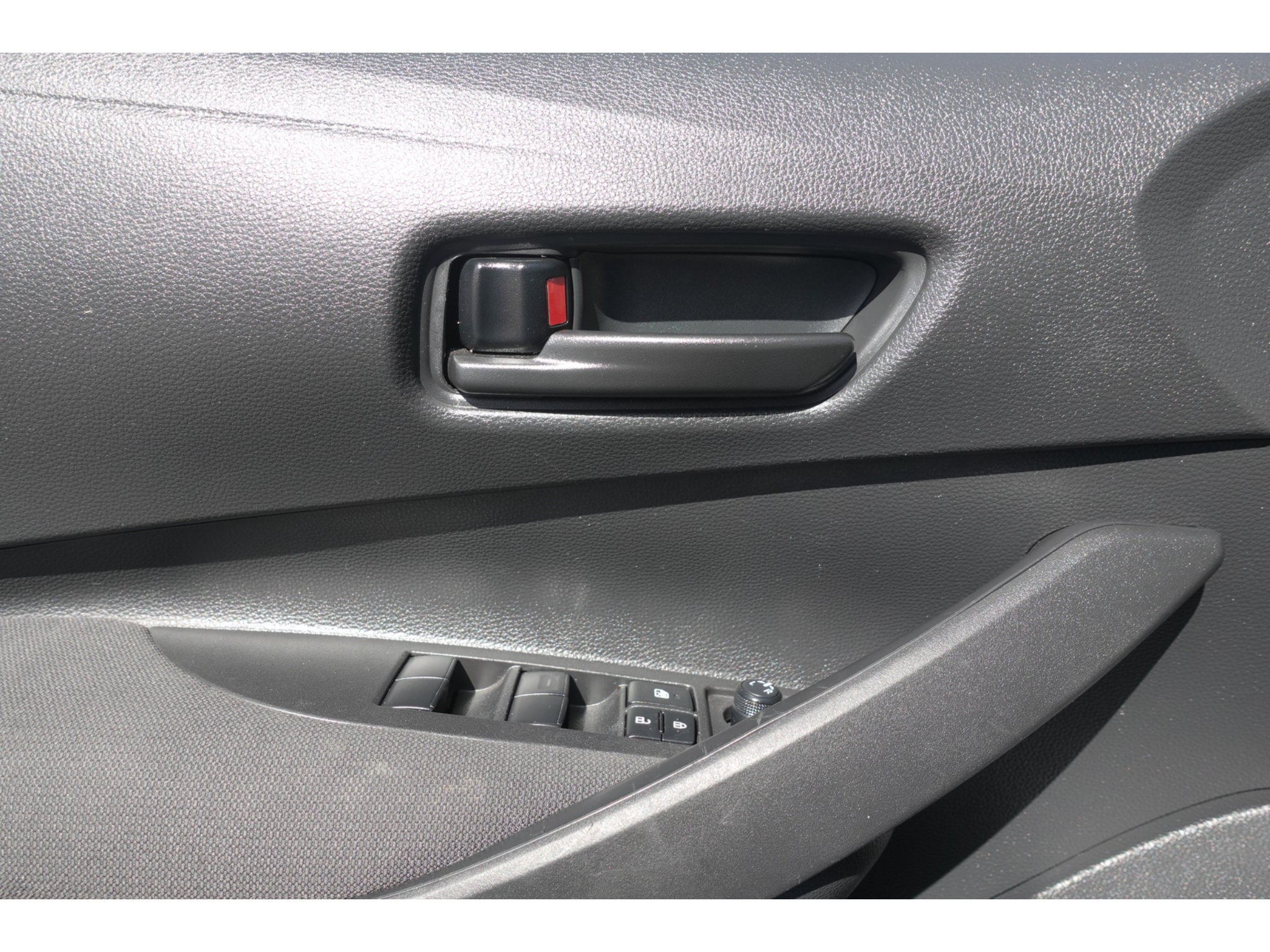Used 2025 Toyota Corolla LE FWD image 11