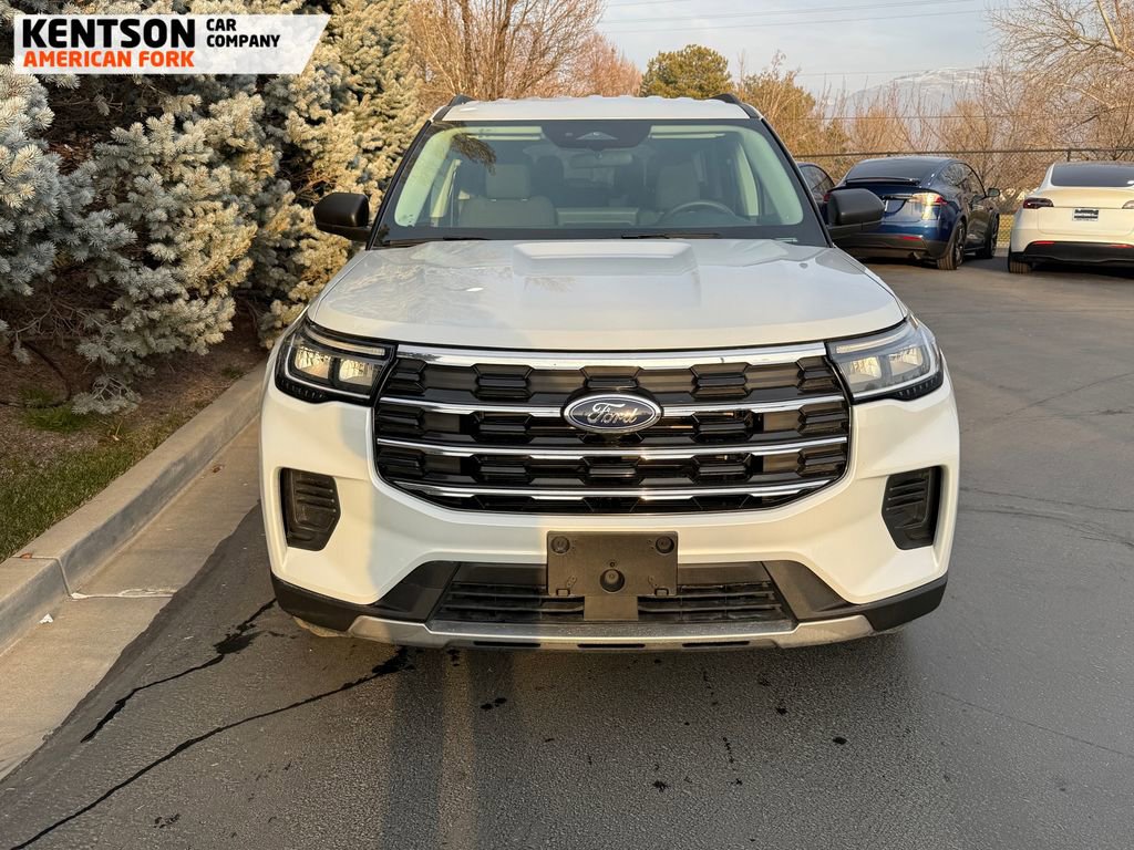 Used 2025 Ford Explorer Active image 2
