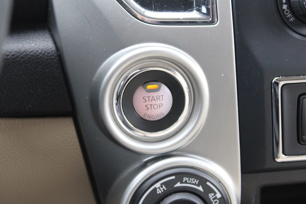 Used 2017 Nissan Titan SV image 29