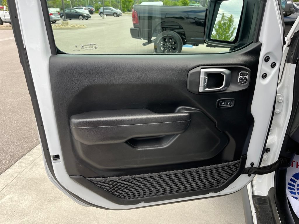 Used 2023 Jeep Gladiator Rubicon AWD/4WD image 7
