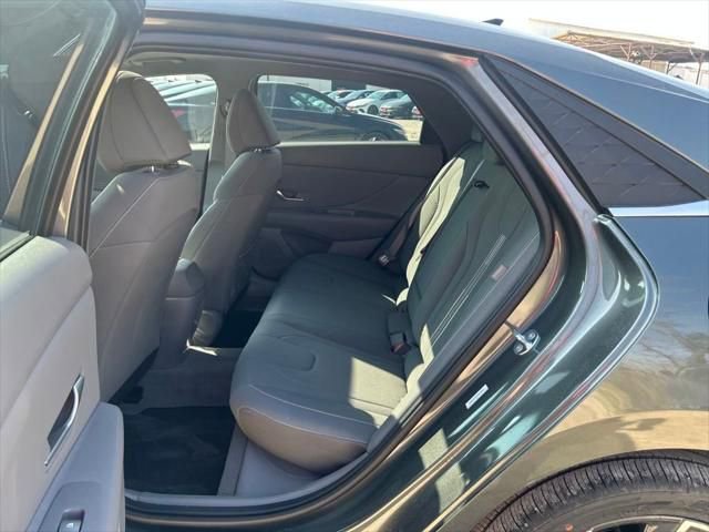 Used 2025 Hyundai Elantra SEL image 34