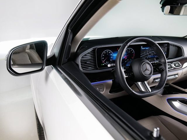 Used 2024 Mercedes-Benz GLS 580 4MATIC image 25