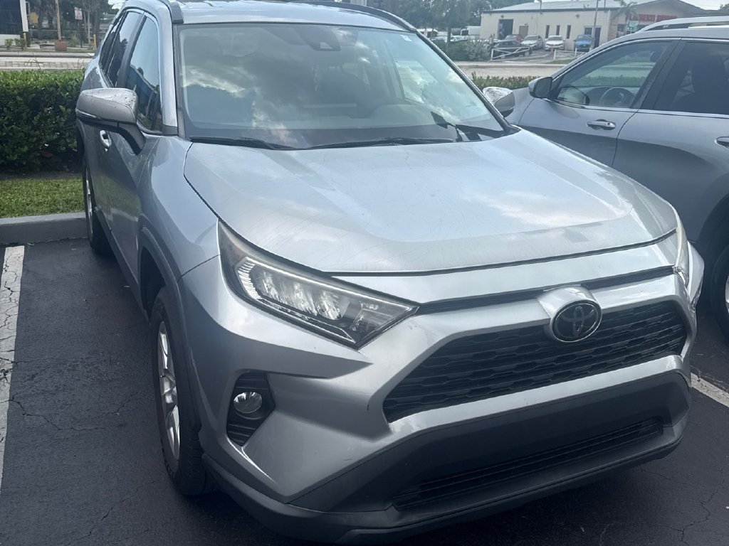 Used 2021 Toyota RAV4 XLE FWD image 3