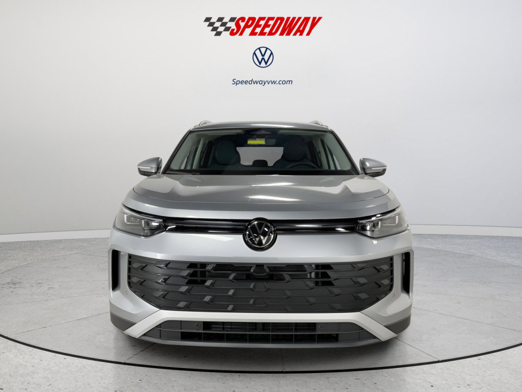 New 2025 Volkswagen Tiguan SE image 2