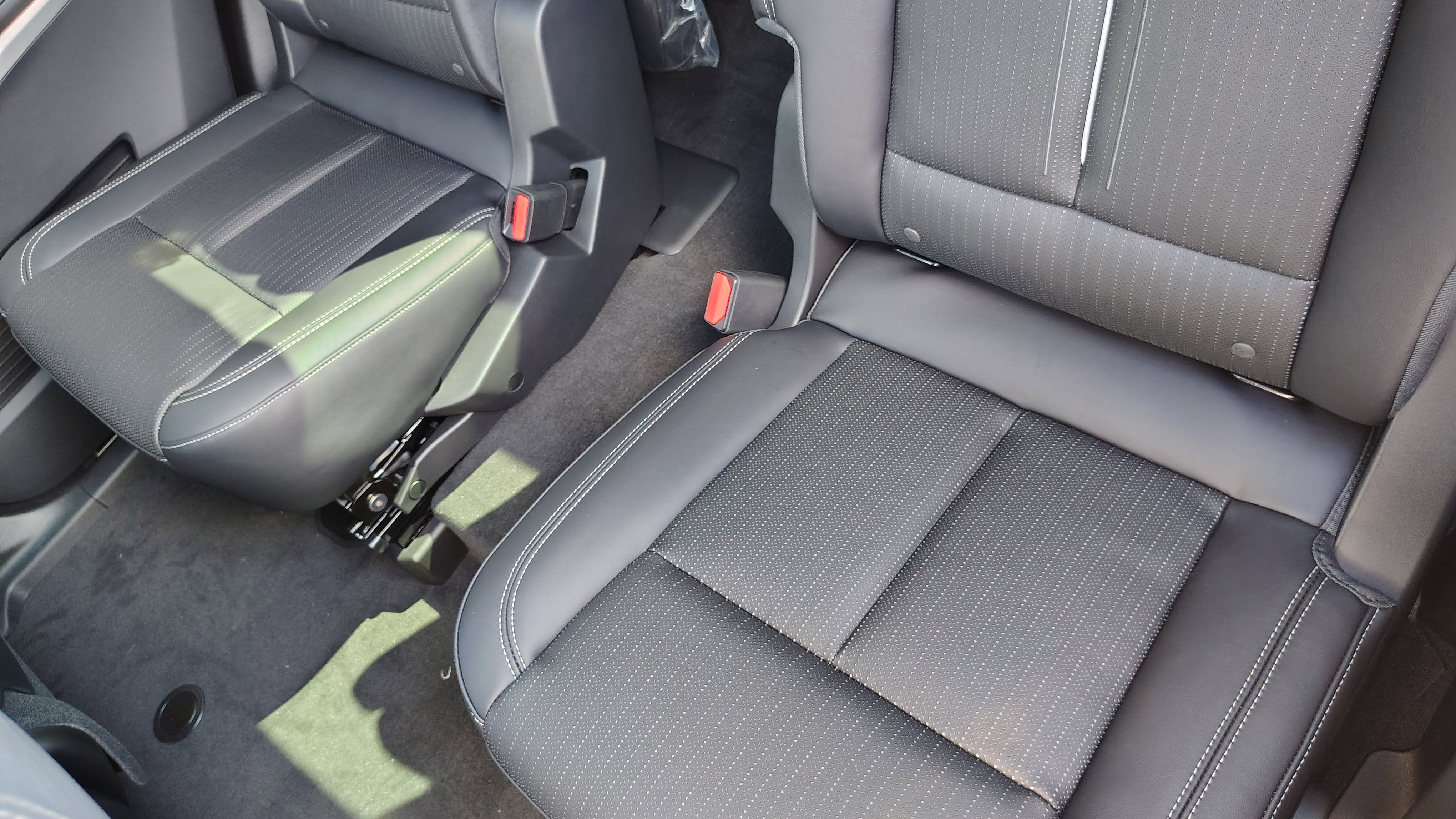 New 2026 Cadillac Vistiq Sport w/ LPO, Floor Liner Package image 26