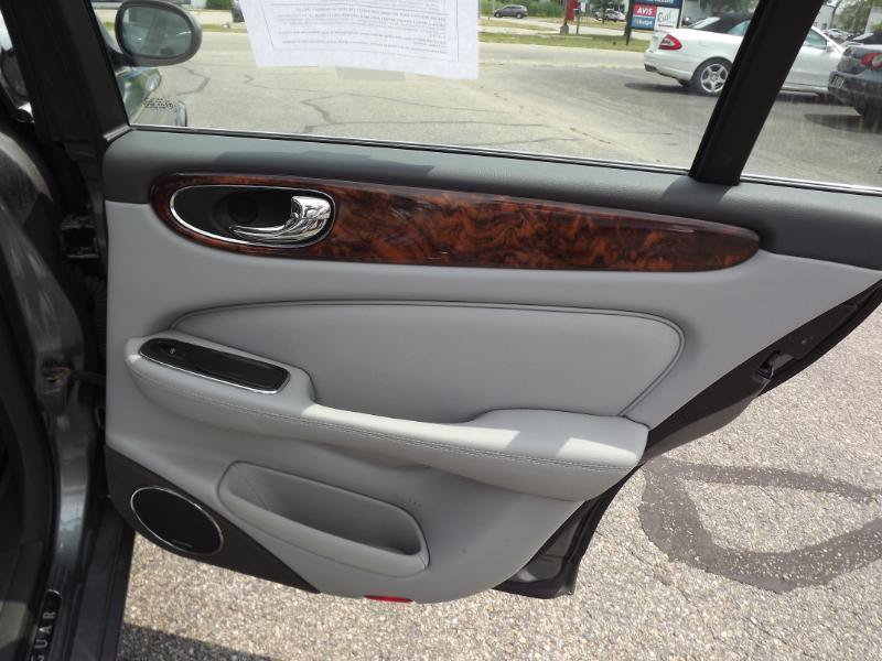 Used 2004 Jaguar XJ8 RWD image 26