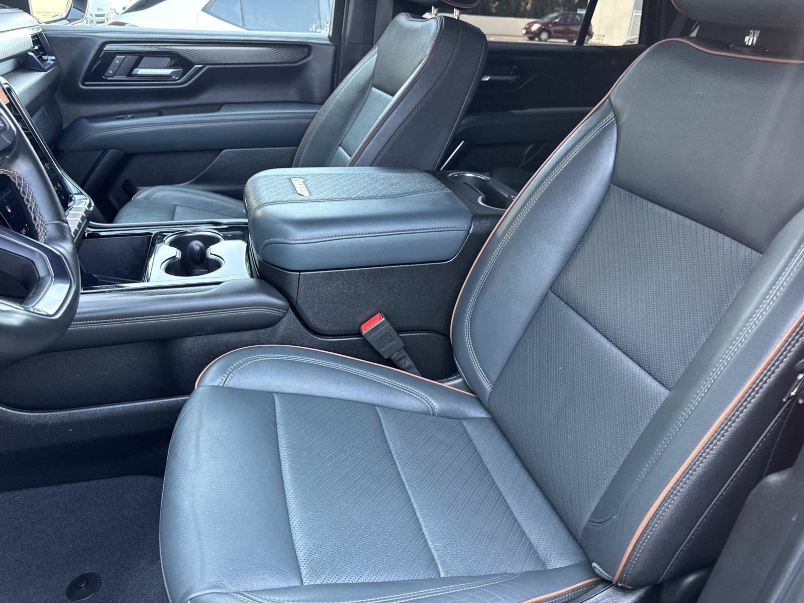 Used 2025 GMC Yukon AT4 w/ AT4 Premium Package AWD/4WD image 23