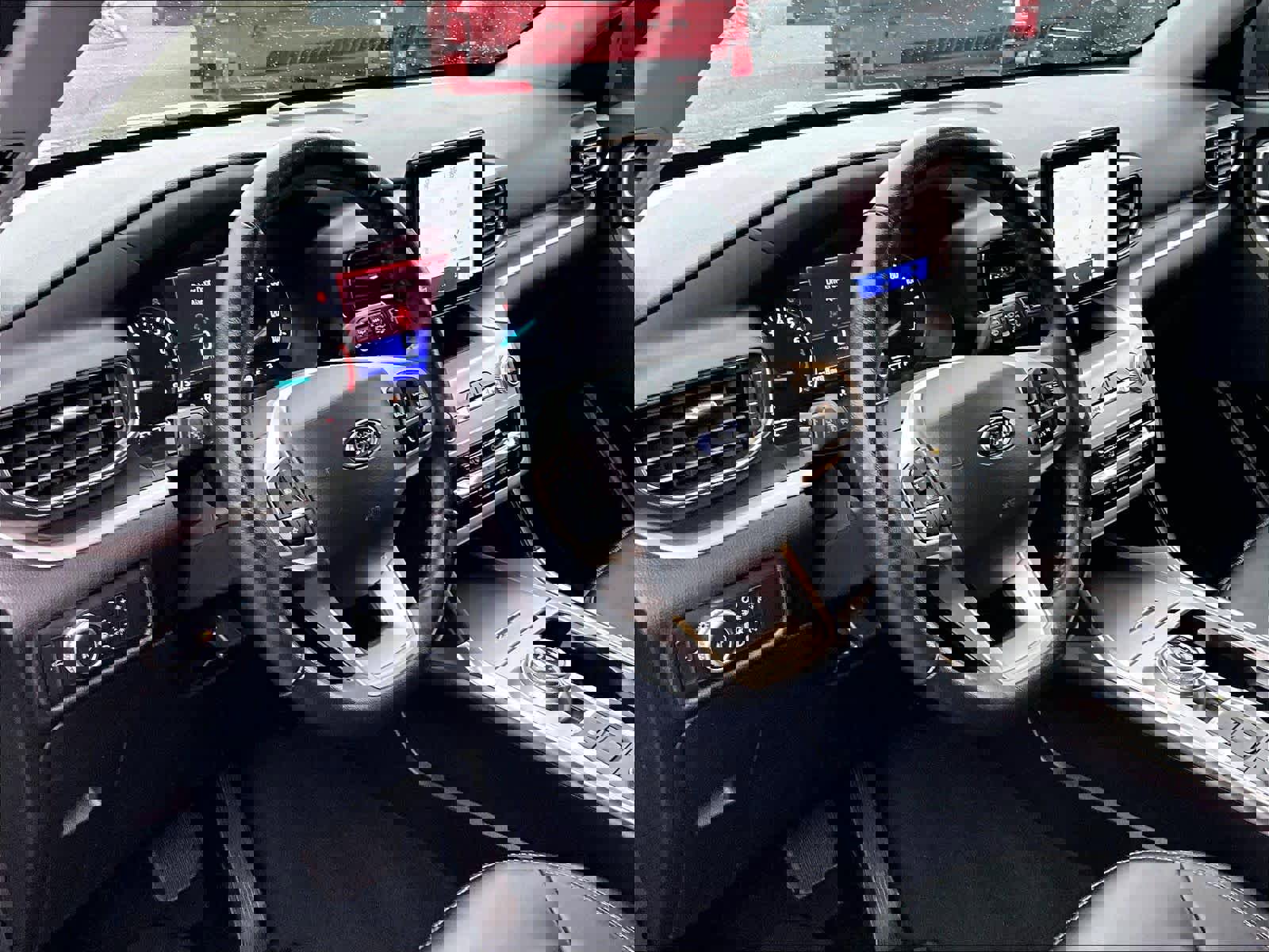 Used 2022 Ford Explorer XLT w/ Equipment Group 202A image 8