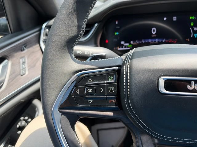 Certified 2023 Jeep Grand Cherokee Overland w/ Luxury Tech Group IV AWD/4WD image 18