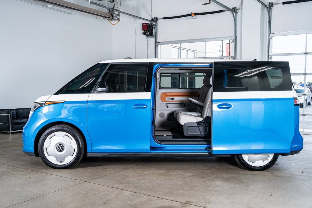 Used 2025 Volkswagen ID. Buzz 1st Edition image 8