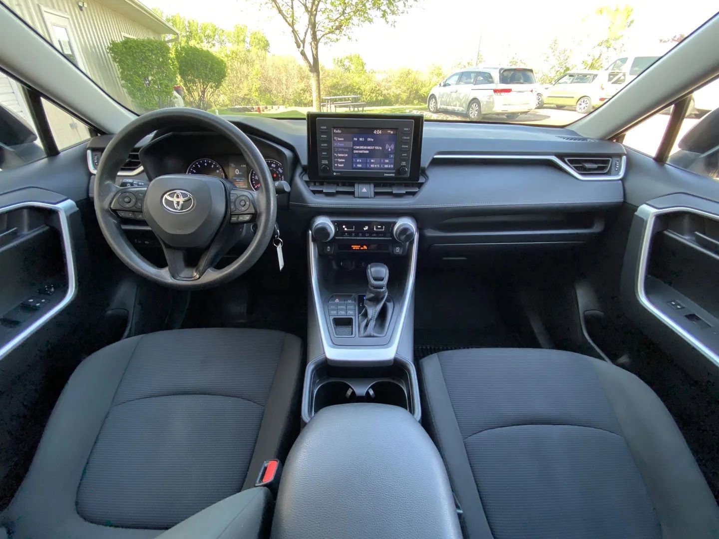 Used 2021 Toyota RAV4 LE AWD/4WD image 10