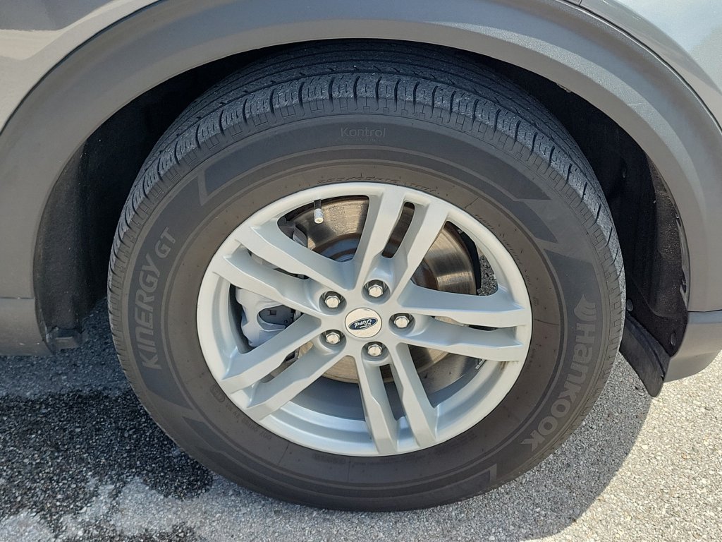 Used 2024 Ford Explorer XLT w/ Equipment Group 202A RWD image 13