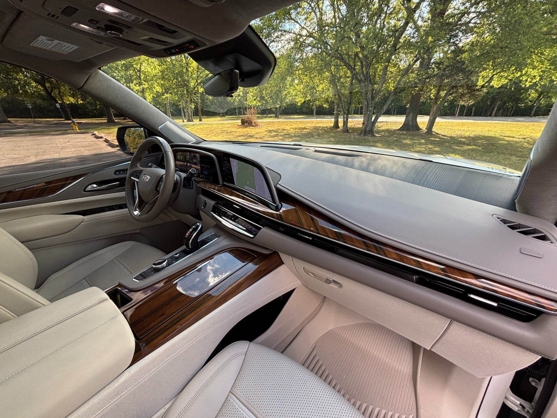 Used 2024 Cadillac Escalade Premium Luxury Platinum w/ LPO, Floor Liner Package AWD/4WD image 26