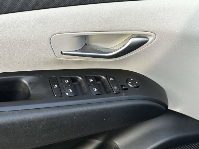 Used 2024 Hyundai Tucson SE AWD/4WD image 16