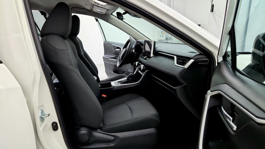 Certified 2025 Toyota RAV4 XLE AWD/4WD image 17