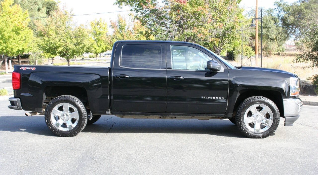 Used 2017 Chevrolet Silverado 1500 LT w/ LT Eassist Package AWD/4WD image 4