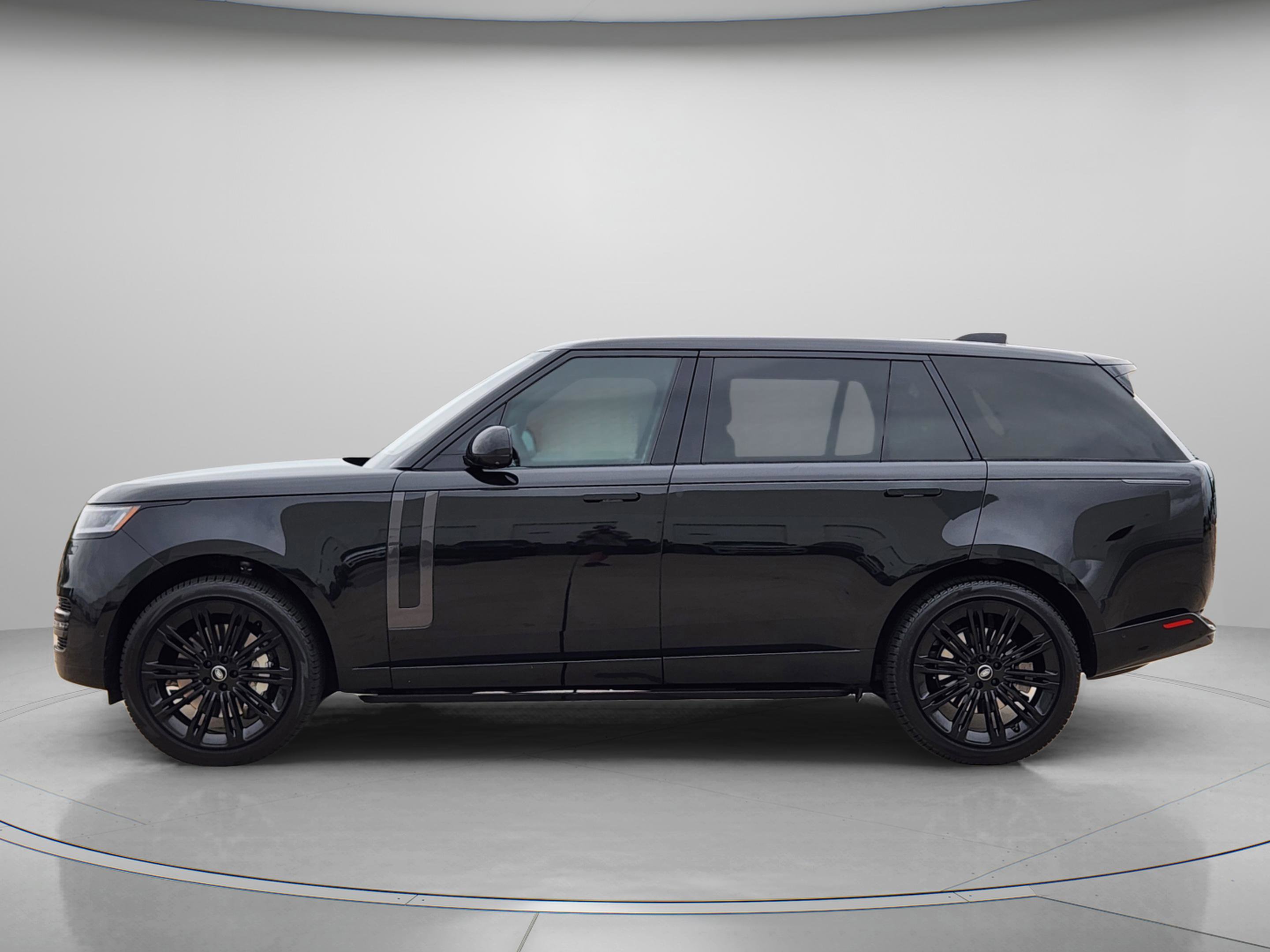 Used 2023 Land Rover Range Rover Long Wheelbase SE AWD/4WD image 2