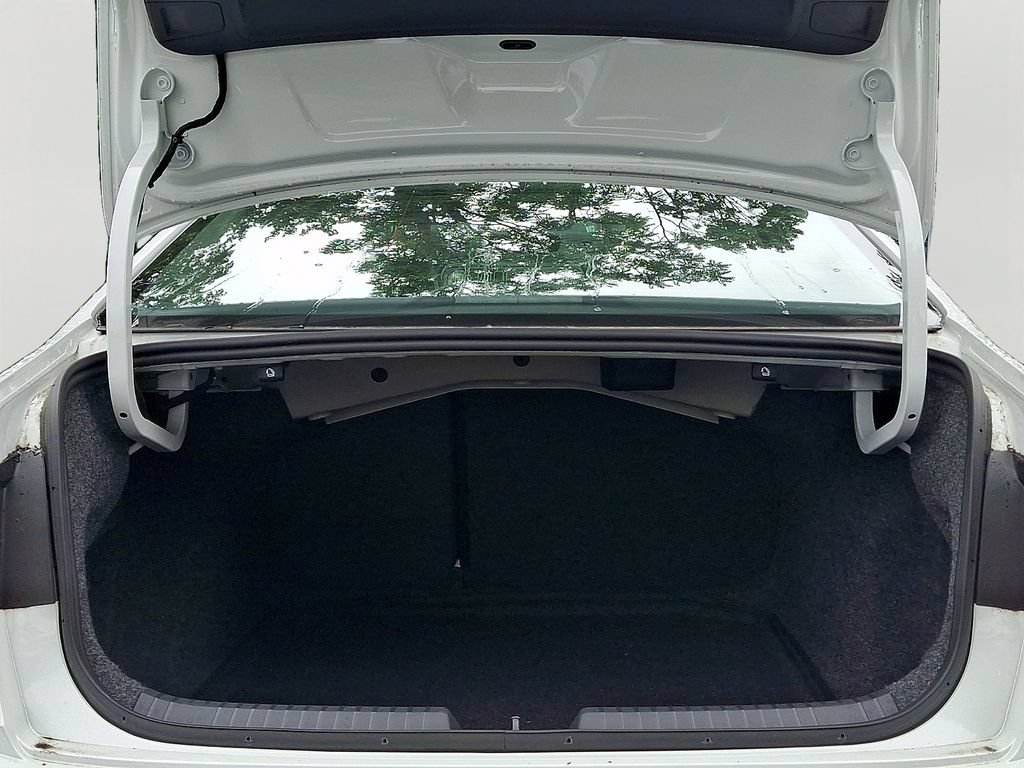 Used 2025 Volkswagen Jetta SE FWD image 32