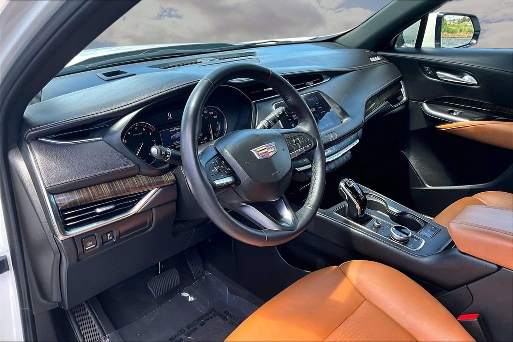 Used 2022 Cadillac XT4 Premium Luxury AWD/4WD image 17