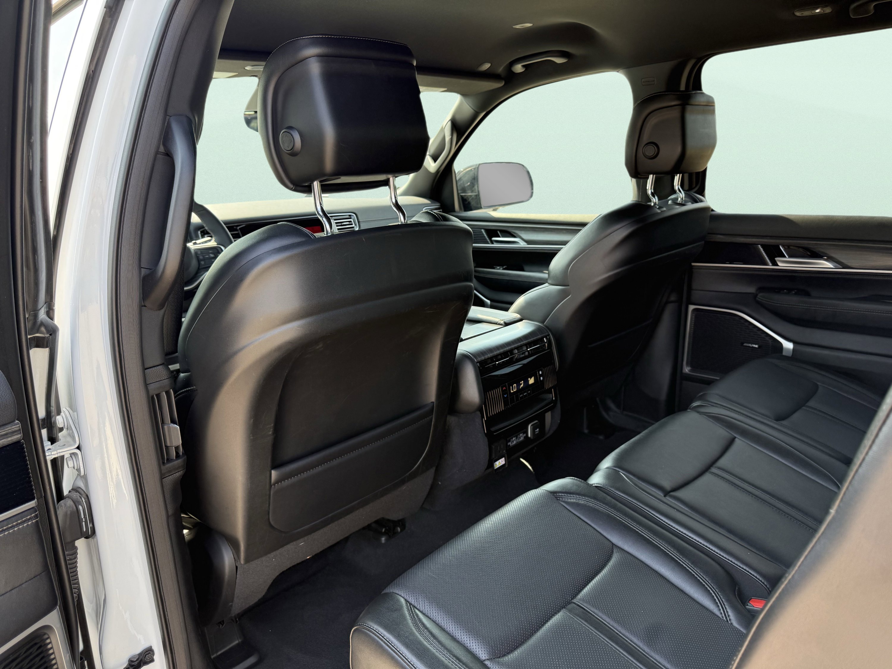 Used 2024 Jeep Wagoneer Series II w/ Flexible Seating Group image 42