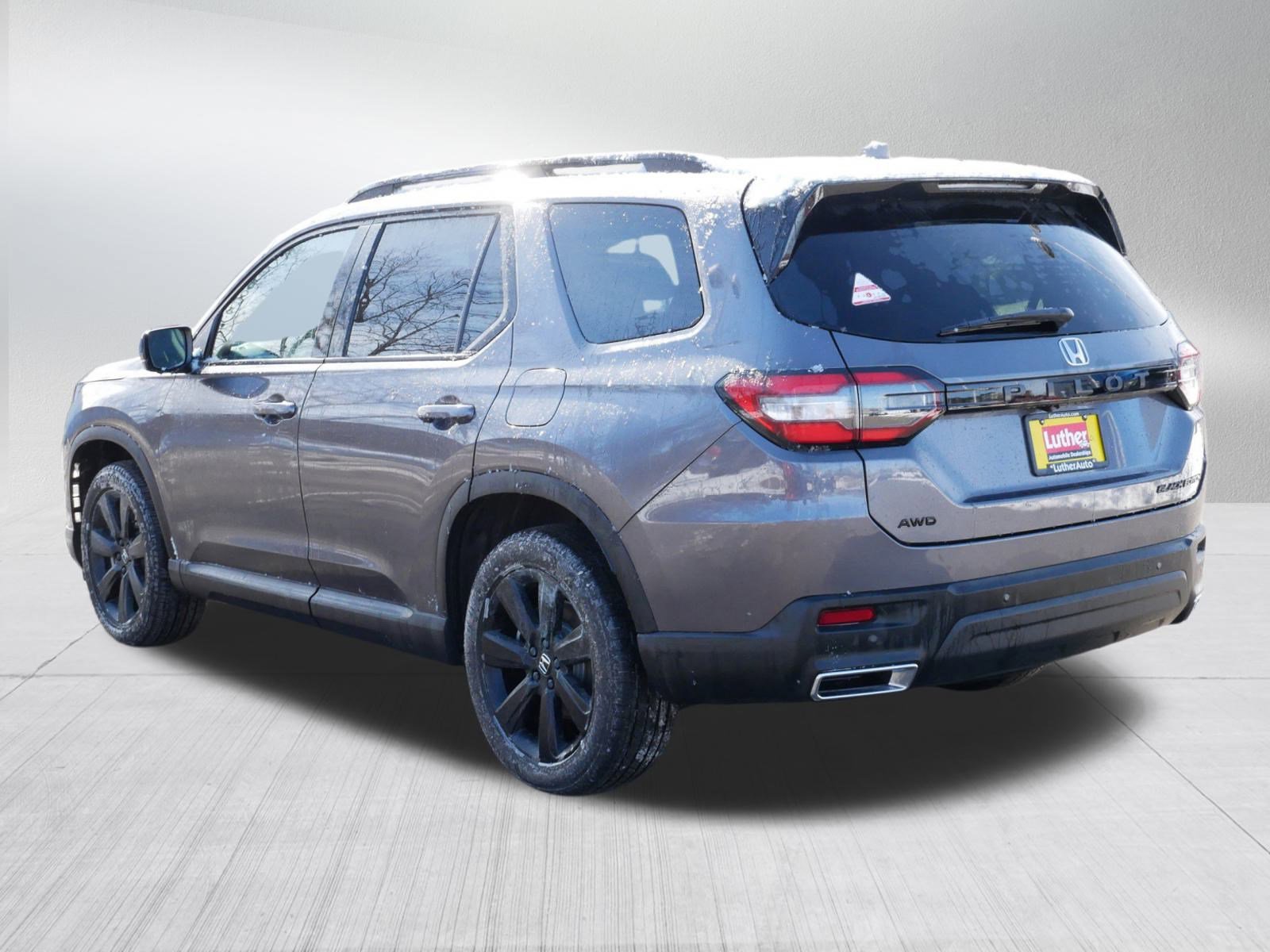 Certified 2025 Honda Pilot Black Edition image 5