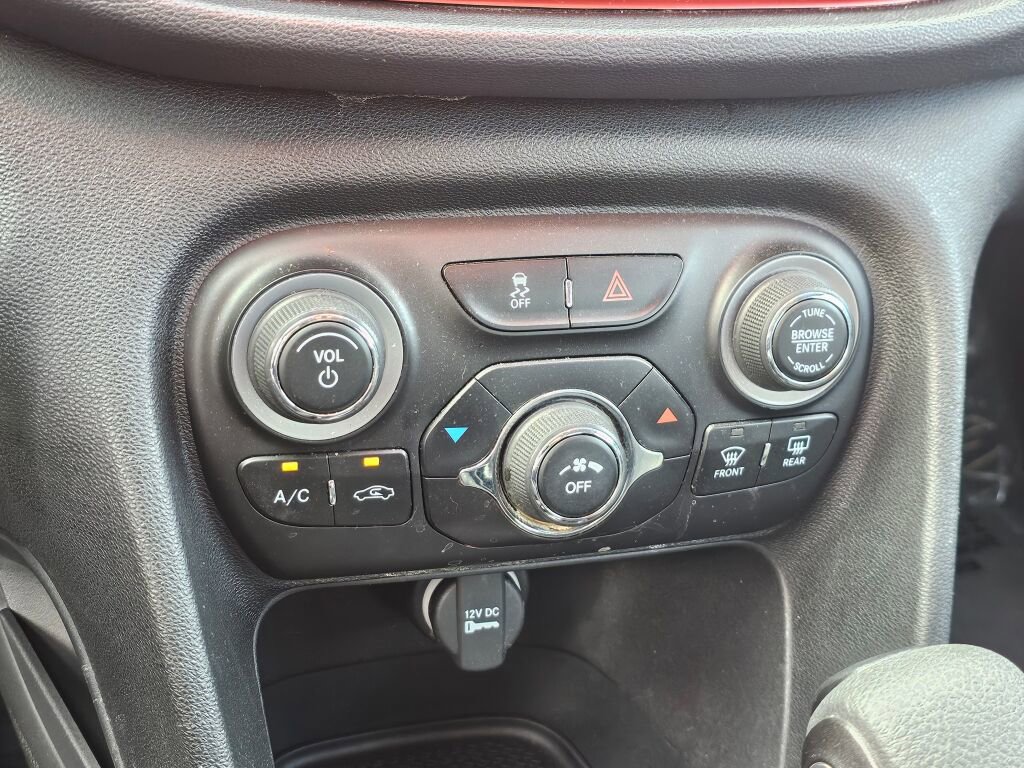 Used 2015 Dodge Dart SXT image 18