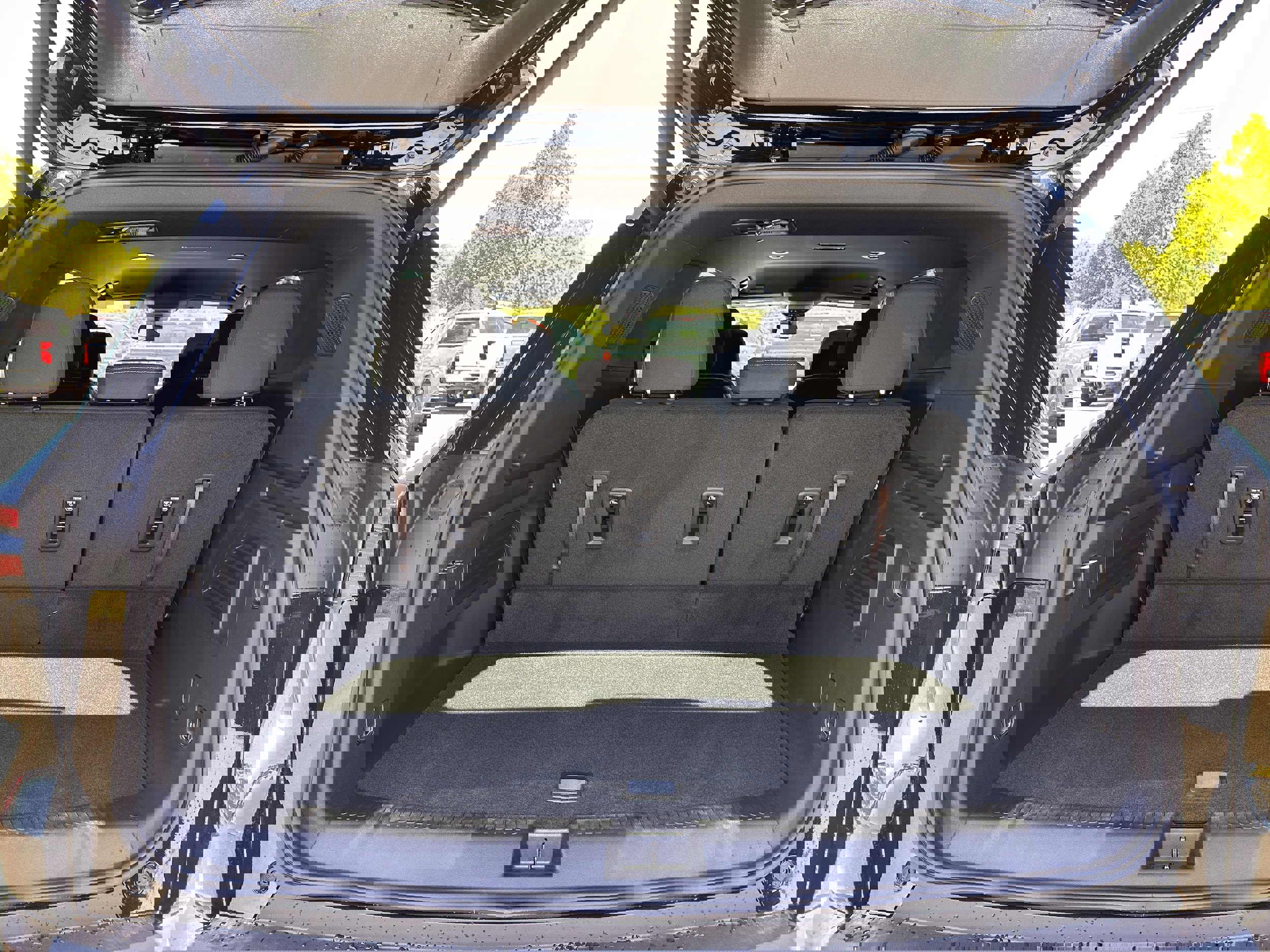 New 2025 Chevrolet Traverse LT w/ Enhanced Driving Package image 7