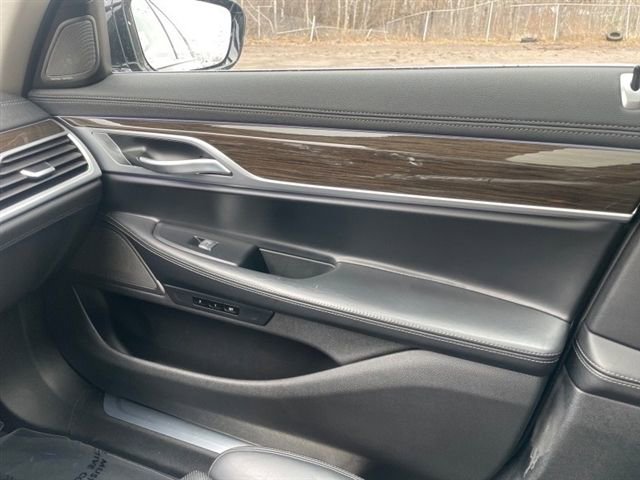 Used 2022 BMW 740i xDrive w/ Premium Package image 21