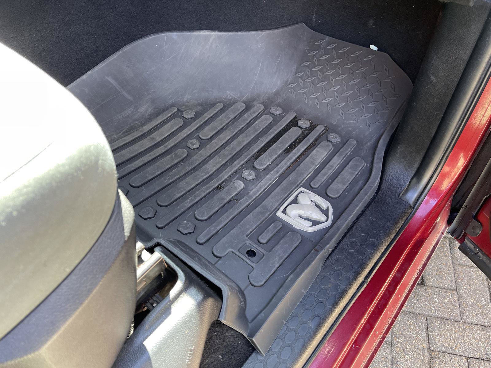 Used 2015 RAM 1500 Classic SLT AWD/4WD image 28