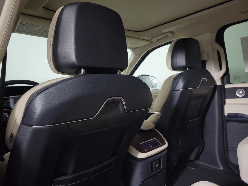New 2027 Lincoln Navigator L Reserve w/ Jet Appearance Package RWD image 15