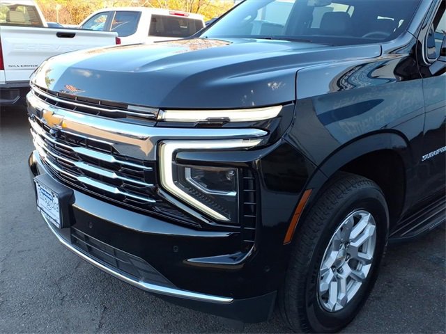 Used 2025 Chevrolet Suburban LT w/ Sun And Tow Package image 7