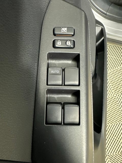 Used 2017 Toyota RAV4 XLE AWD/4WD image 25